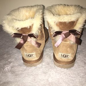 MINI BAILEY BOW CHESTNUT UGGS BOOTS